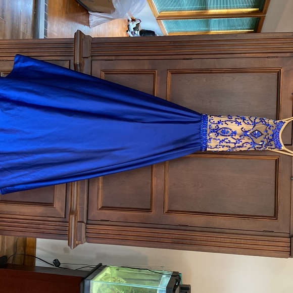 Absolutely beautiful pageant prom dress size 2 - Picture 2 of 8